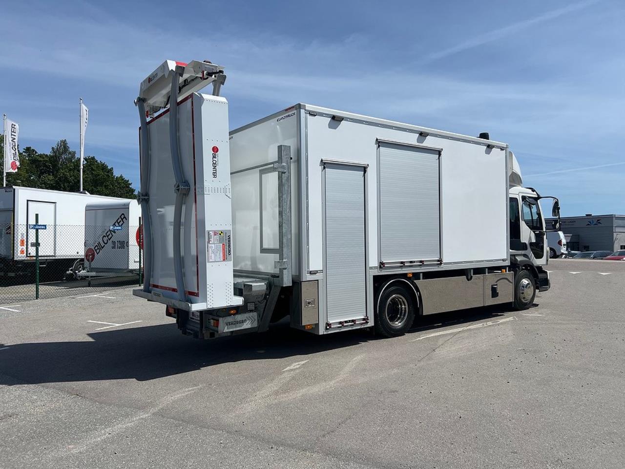 Volvo FL250 4x2 TMA Bil med Toalett & MaxiSign Online 2024 - Övrigt