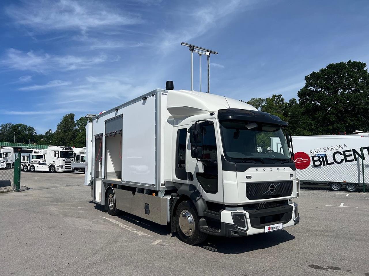 Volvo FL250 4x2 TMA Bil med Toalett & MaxiSign Online 2024 - Övrigt