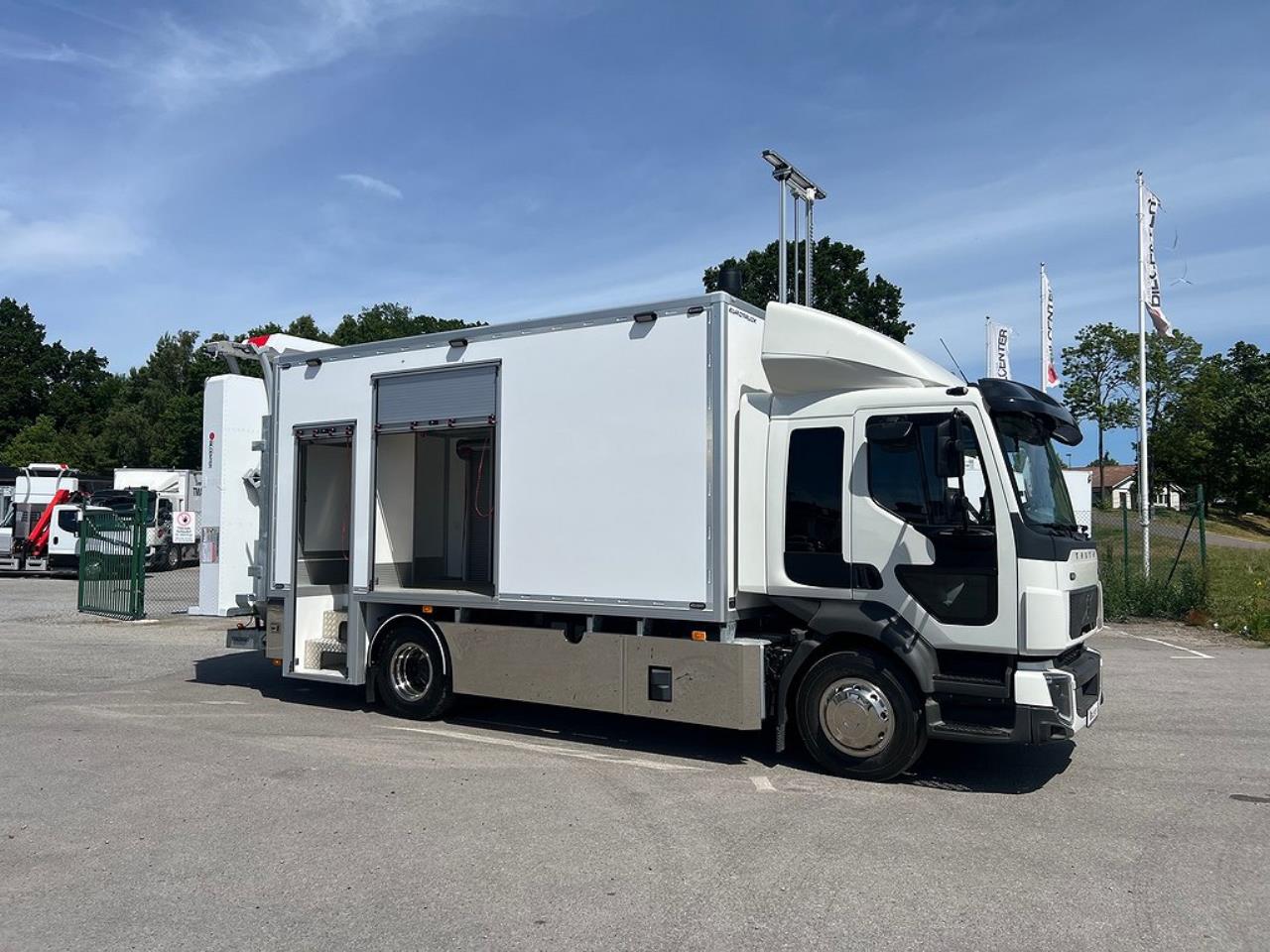 Volvo FL250 4x2 TMA Bil med Toalett & MaxiSign Online 2024 - Övrigt
