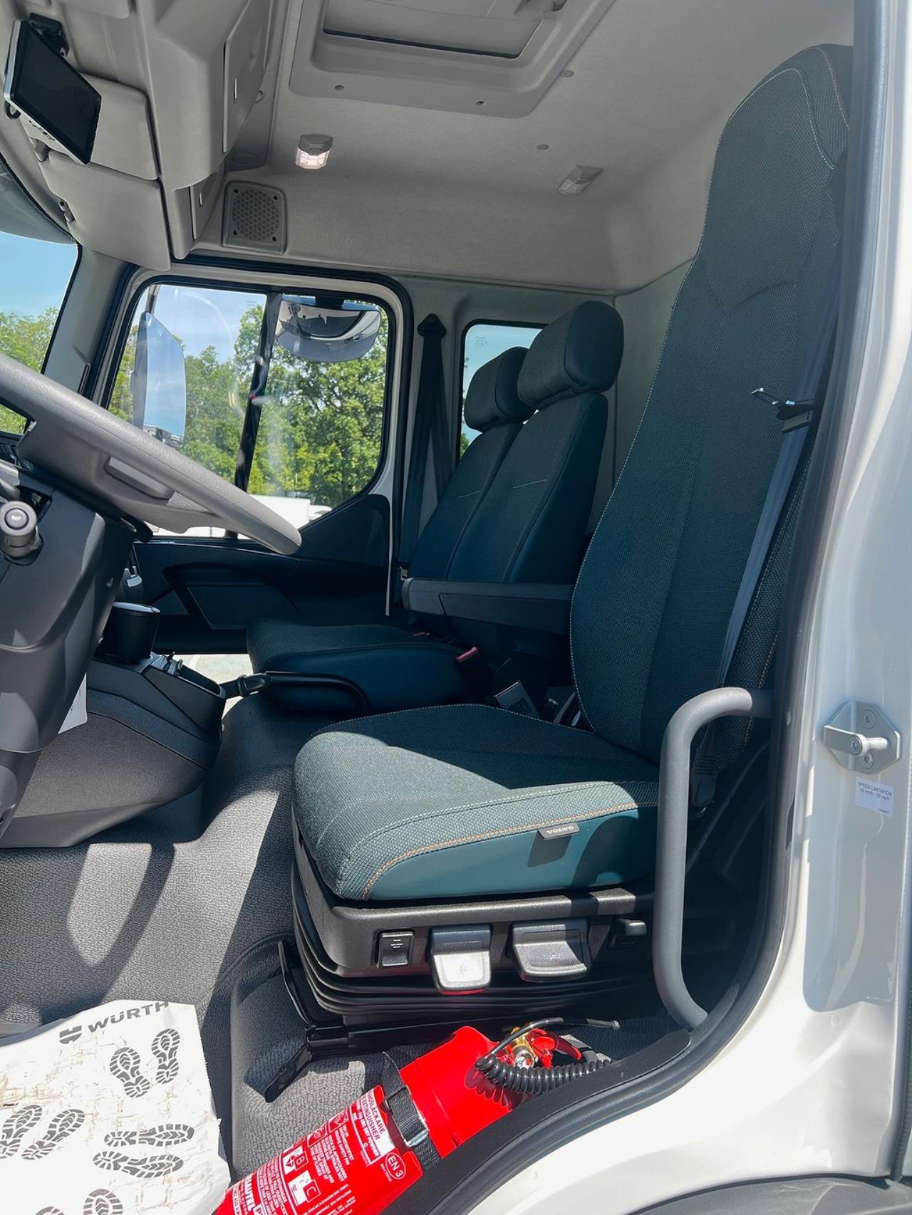 Volvo FL250 4x2 TMA Bil med Toalett & MaxiSign Online 2024 - Övrigt