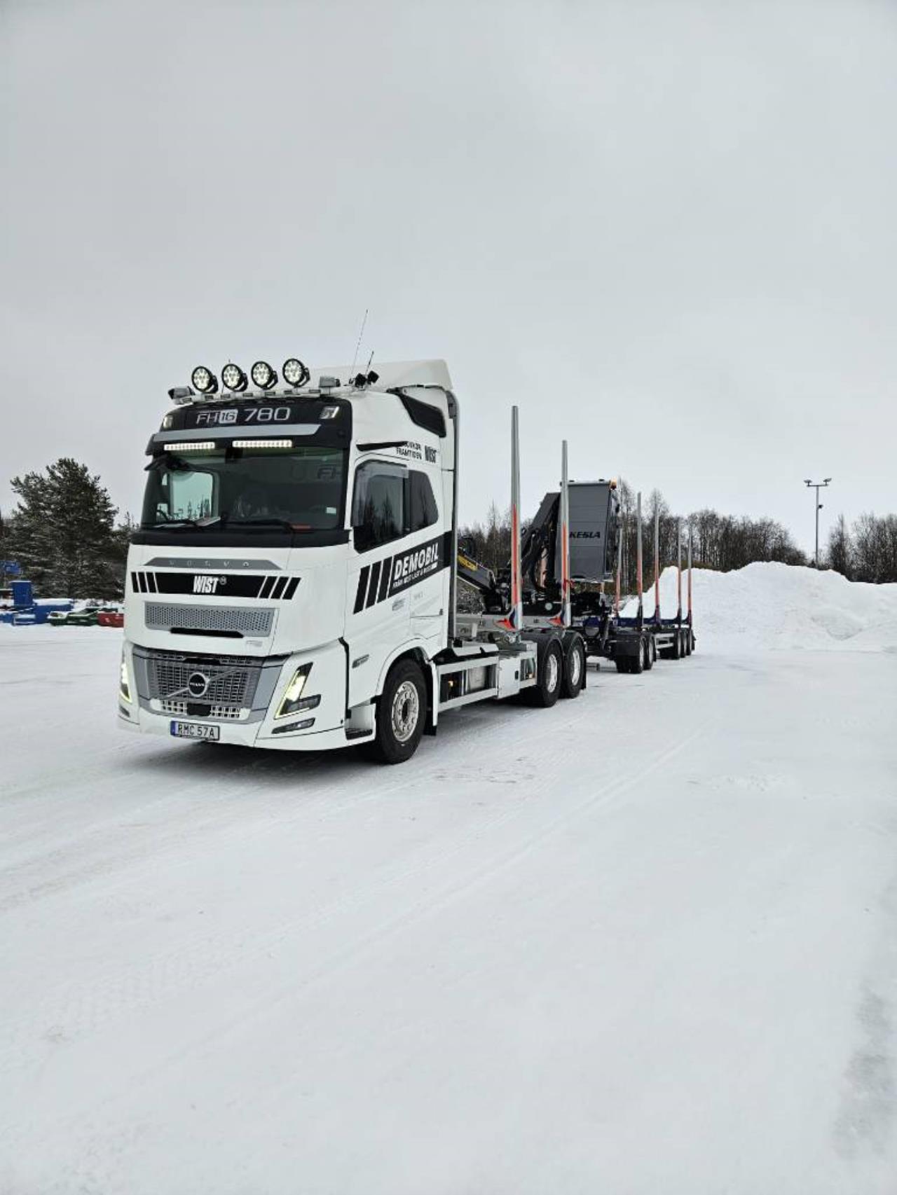 Volvo FH16 780 6x4 Aero timmer ekipage 2024 - Timmer
