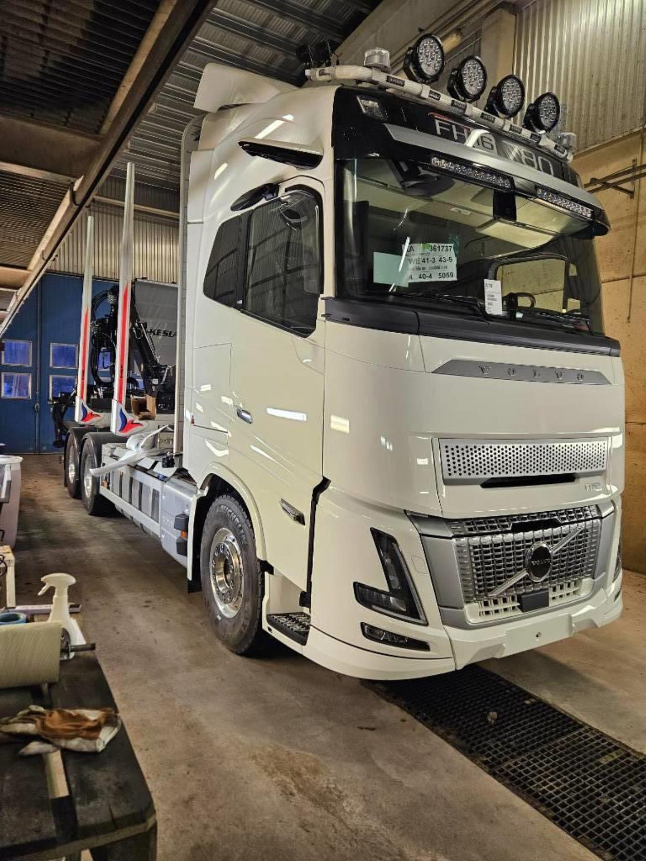 Volvo FH16 780 6x4 Aero timmer ekipage 2024 - Timmer
