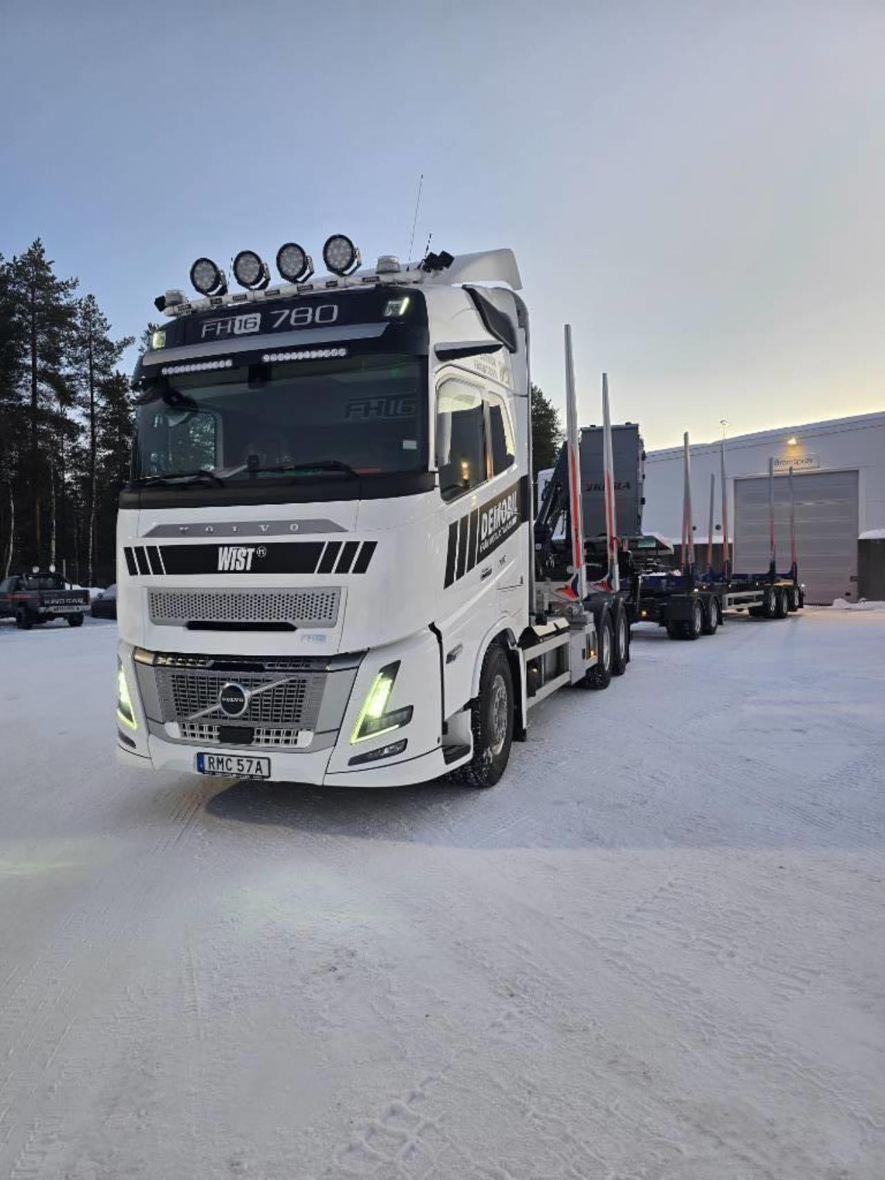 Volvo FH16 780 6x4 Aero timmer ekipage 2024 - Timmer