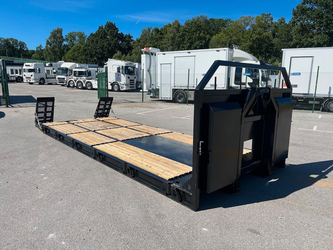 Övriga Bilcenter Flaket- Maskinflak med löstagbara ramper 2025 - Övrigt