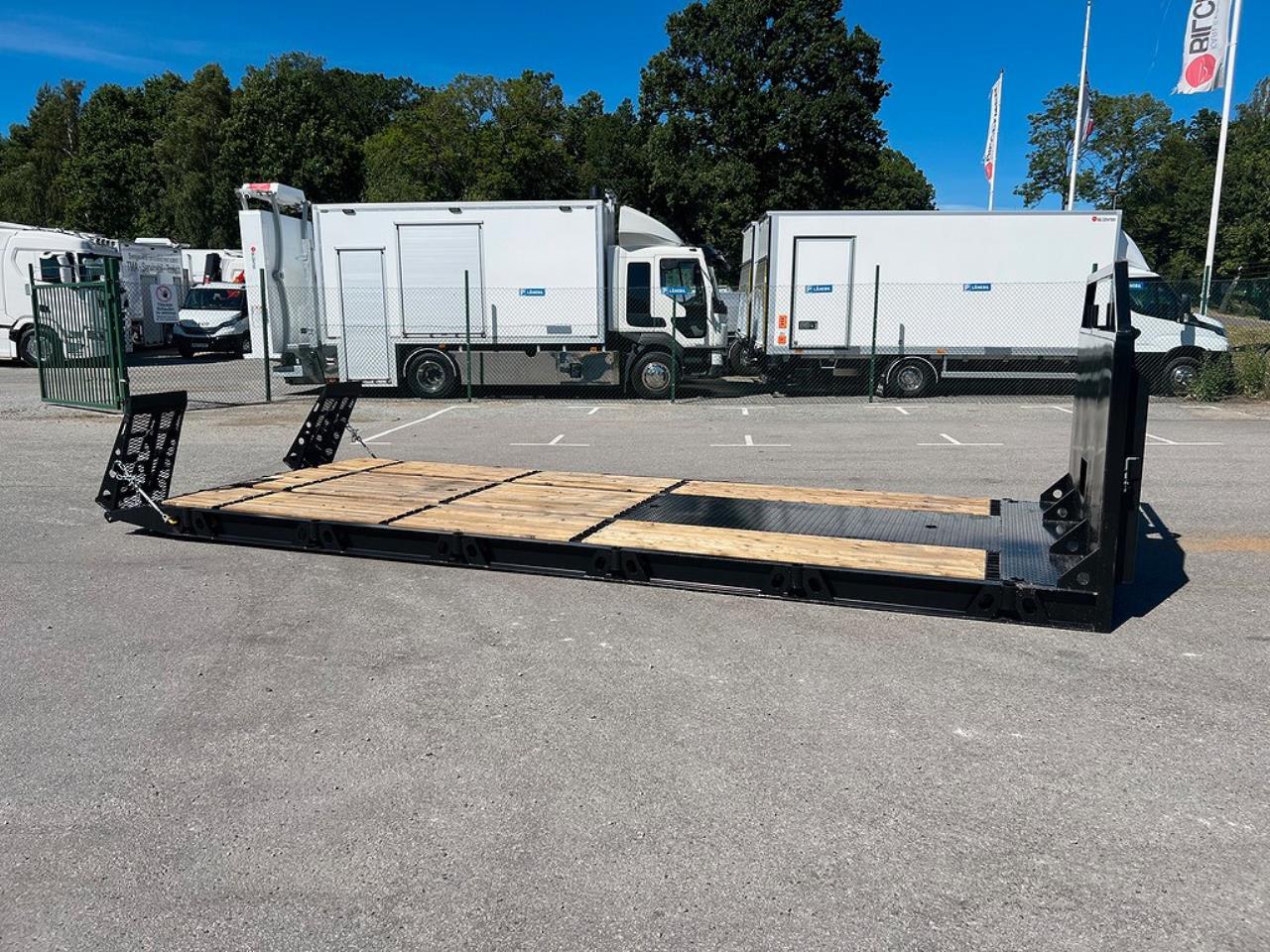 Övriga Bilcenter Flaket- Maskinflak med löstagbara ramper 2025 - Övrigt