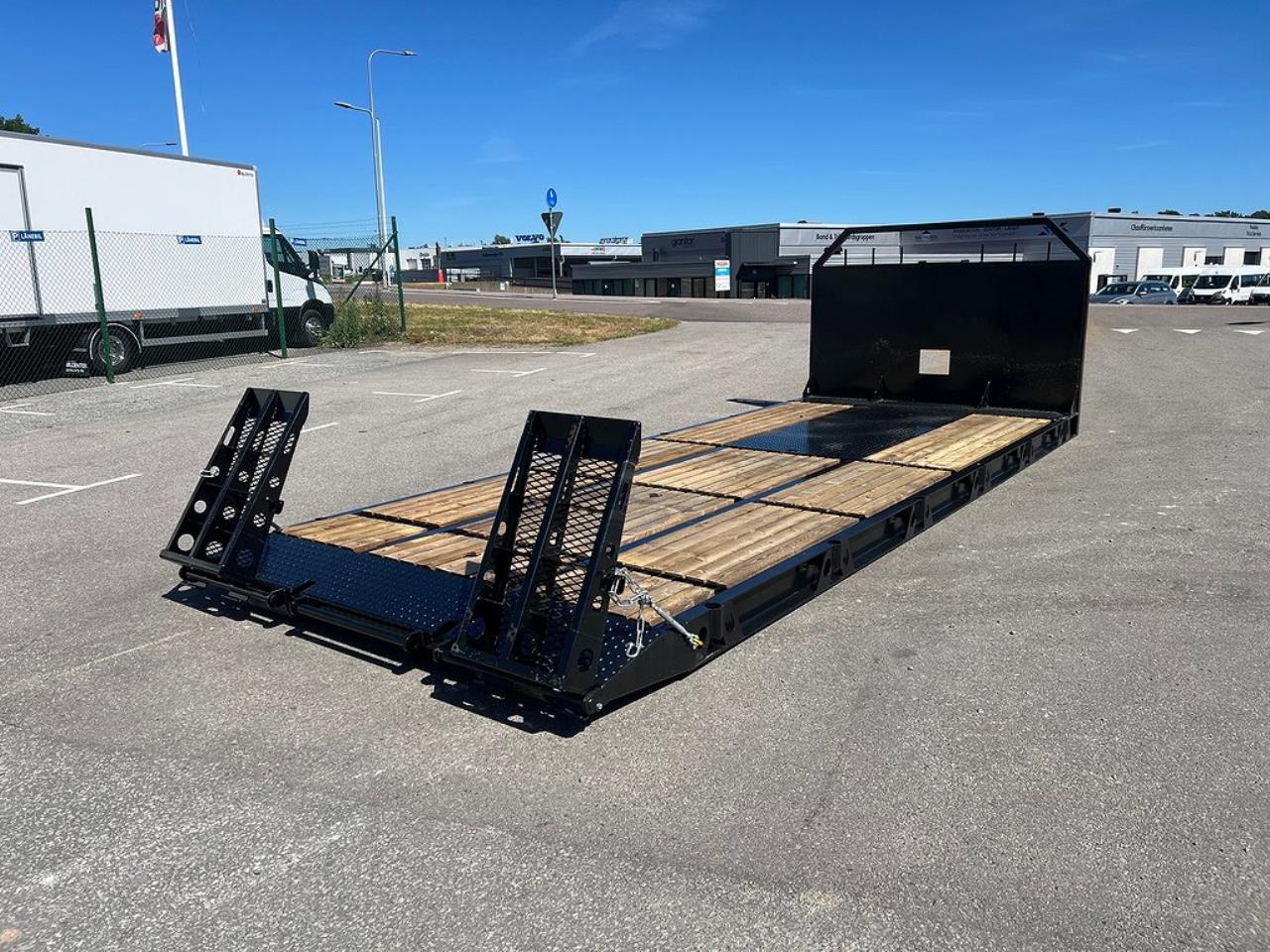 Övriga Bilcenter Flaket- Maskinflak med löstagbara ramper 2025 - Övrigt