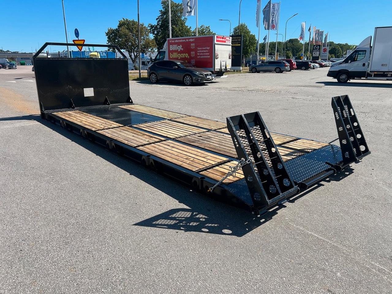 Övriga Bilcenter Flaket- Maskinflak med löstagbara ramper 2025 - Övrigt