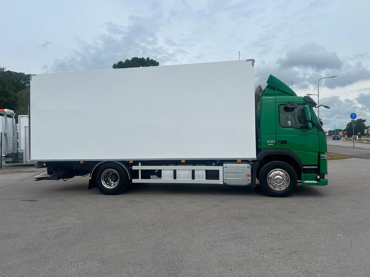 Volvo FM 330 4x2 Skåpbil, Bussbygg Öppningsbarsida, Euro 6 2018 - Skåp