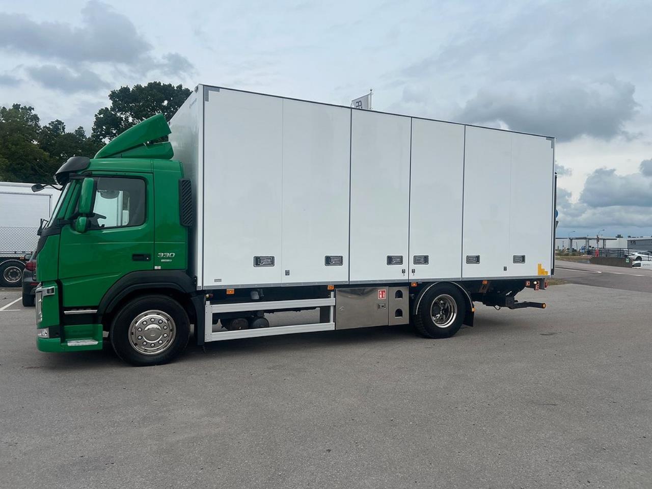 Volvo FM 330 4x2 Skåpbil, Bussbygg Öppningsbarsida, Euro 6 2018 - Skåp