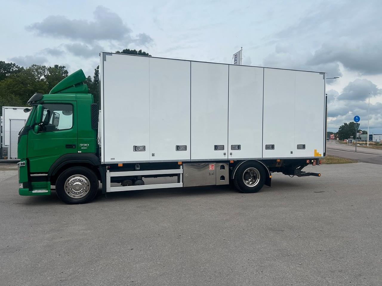 Volvo FM 330 4x2 Skåpbil, Bussbygg Öppningsbarsida, Euro 6 2018 - Skåp