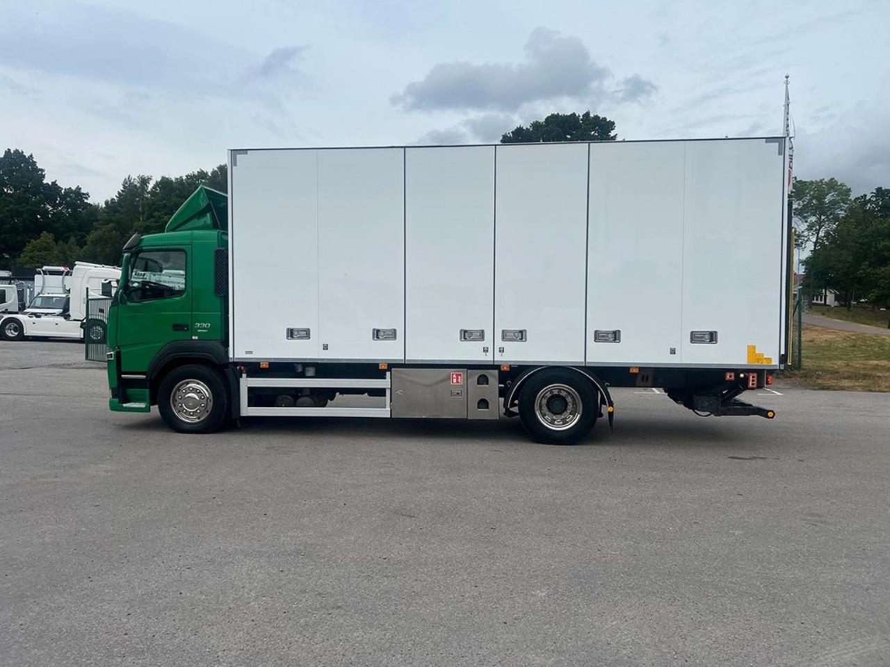 Volvo FM 330 4x2 Skåpbil, Bussbygg Öppningsbarsida, Euro 6 2018 - Skåp