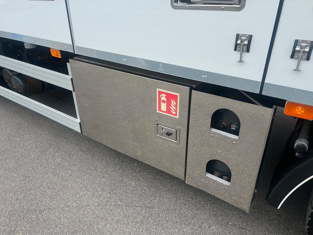 Volvo FM 330 4x2 Skåpbil, Bussbygg Öppningsbarsida, Euro 6 2018 - Skåp