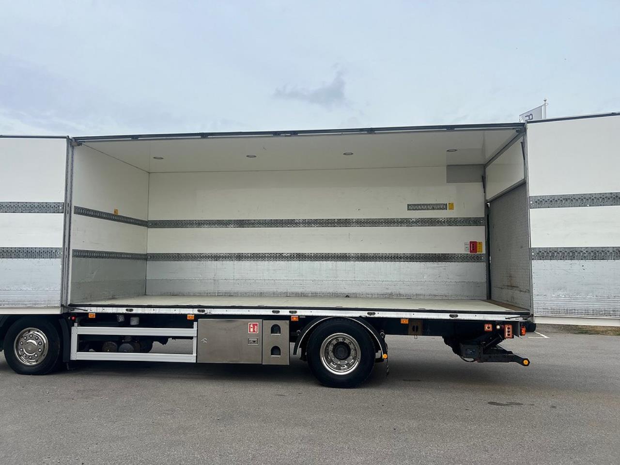 Volvo FM 330 4x2 Skåpbil, Bussbygg Öppningsbarsida, Euro 6 2018 - Skåp