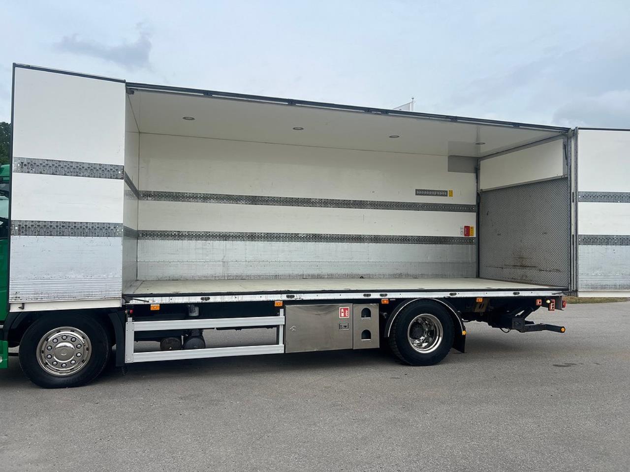 Volvo FM 330 4x2 Skåpbil, Bussbygg Öppningsbarsida, Euro 6 2018 - Skåp