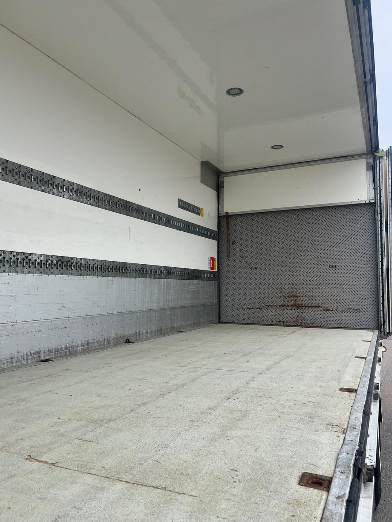 Volvo FM 330 4x2 Skåpbil, Bussbygg Öppningsbarsida, Euro 6 2018 - Skåp