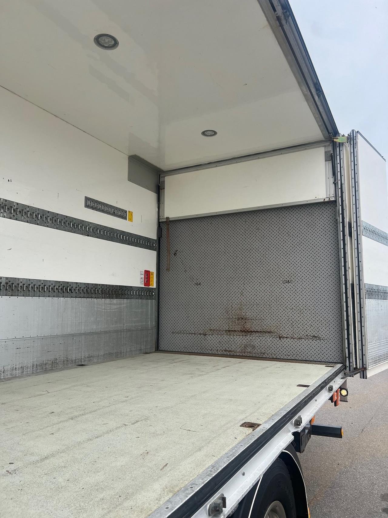 Volvo FM 330 4x2 Skåpbil, Bussbygg Öppningsbarsida, Euro 6 2018 - Skåp