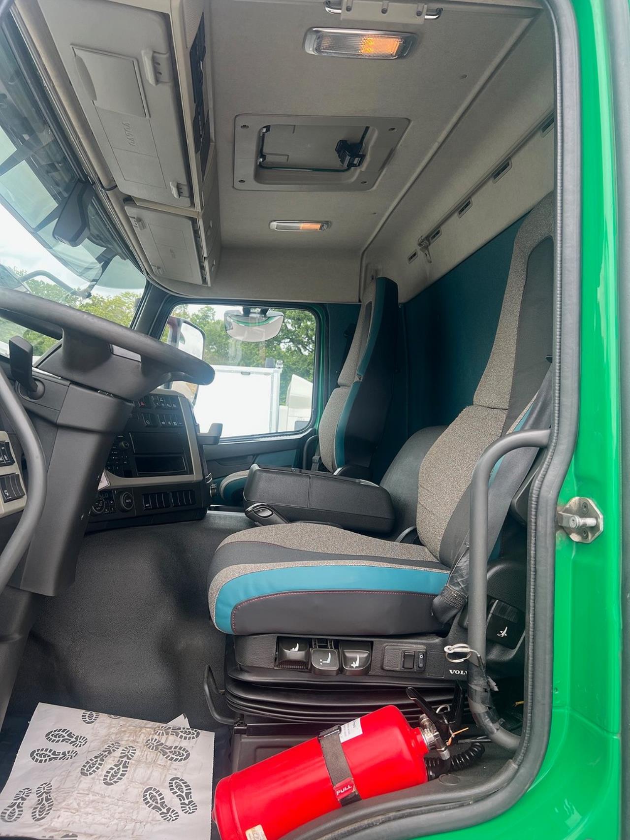 Volvo FM 330 4x2 Skåpbil, Bussbygg Öppningsbarsida, Euro 6 2018 - Skåp