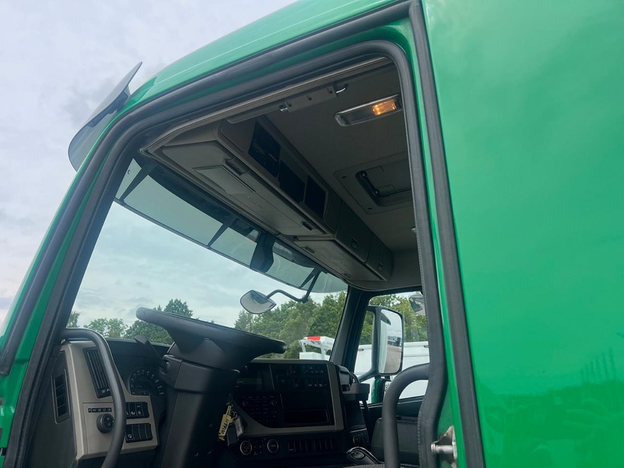 Volvo FM 330 4x2 Skåpbil, Bussbygg Öppningsbarsida, Euro 6 2018 - Skåp