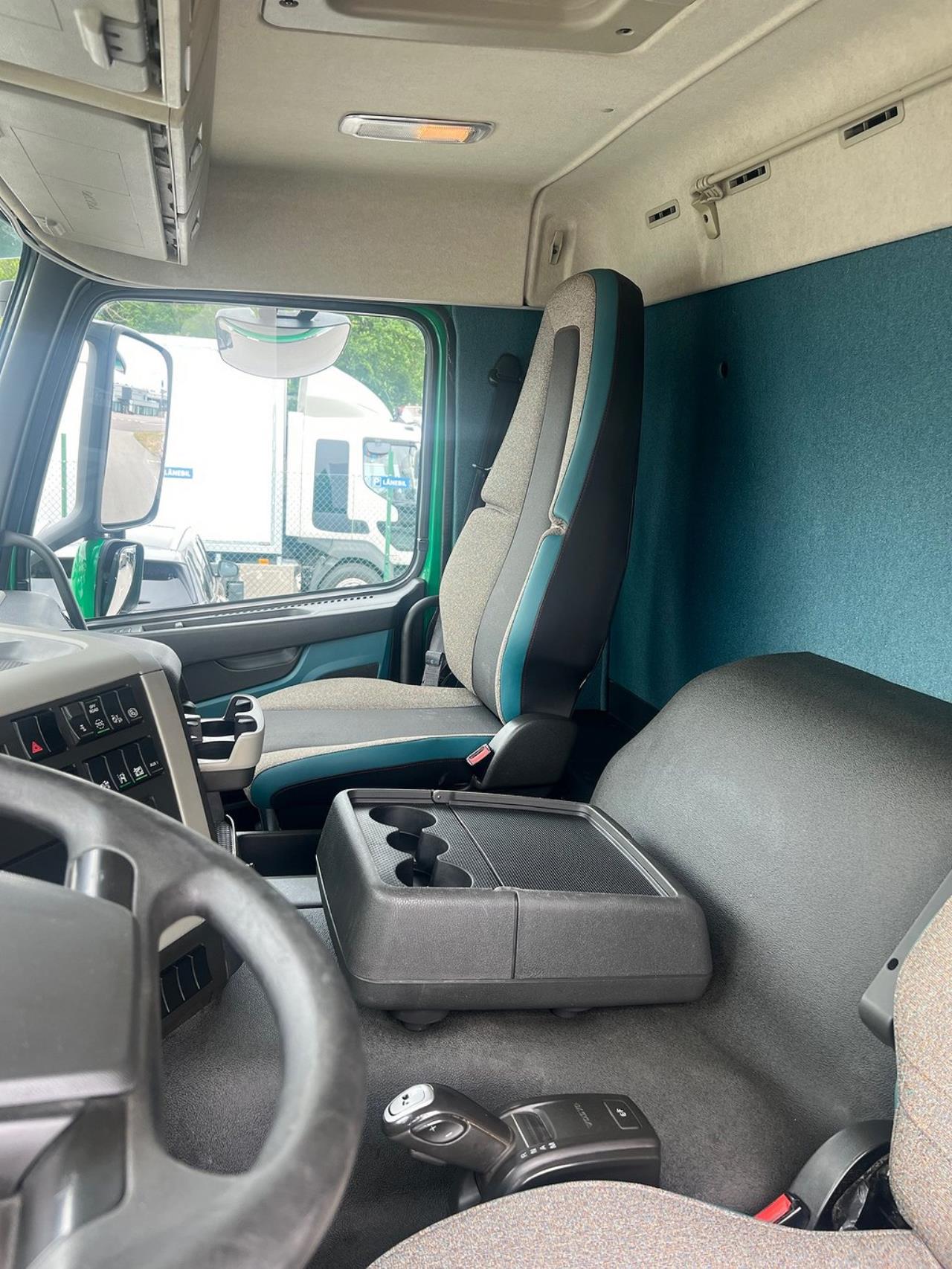Volvo FM 330 4x2 Skåpbil, Bussbygg Öppningsbarsida, Euro 6 2018 - Skåp