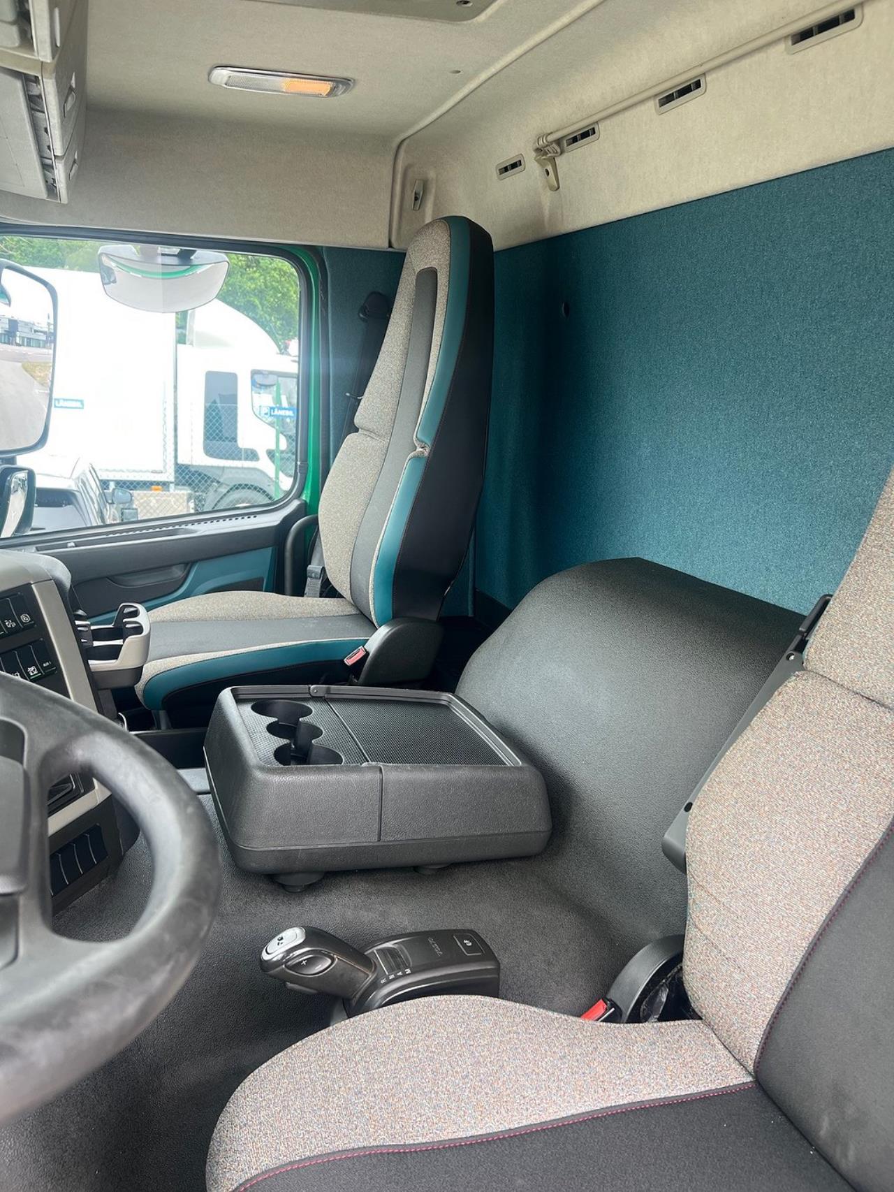 Volvo FM 330 4x2 Skåpbil, Bussbygg Öppningsbarsida, Euro 6 2018 - Skåp