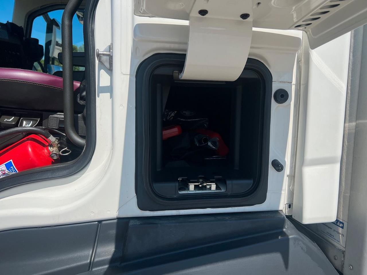 Volvo FM 330 4x2 Skåpbil Skåpsvärmare Euro 6 2021 - Skåp