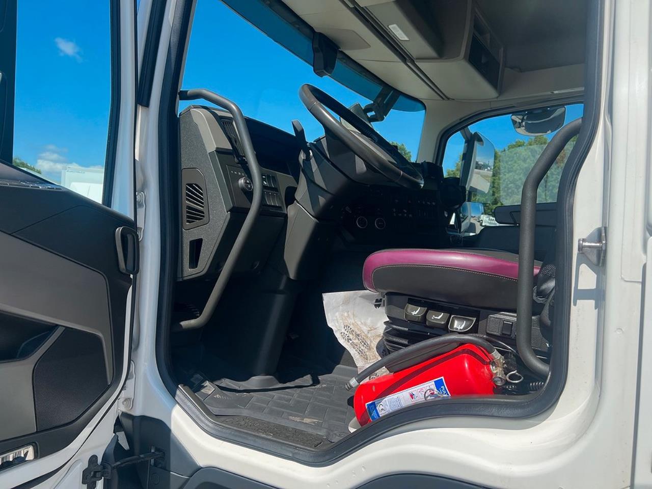 Volvo FM 330 4x2 Skåpbil Skåpsvärmare Euro 6 2021 - Skåp