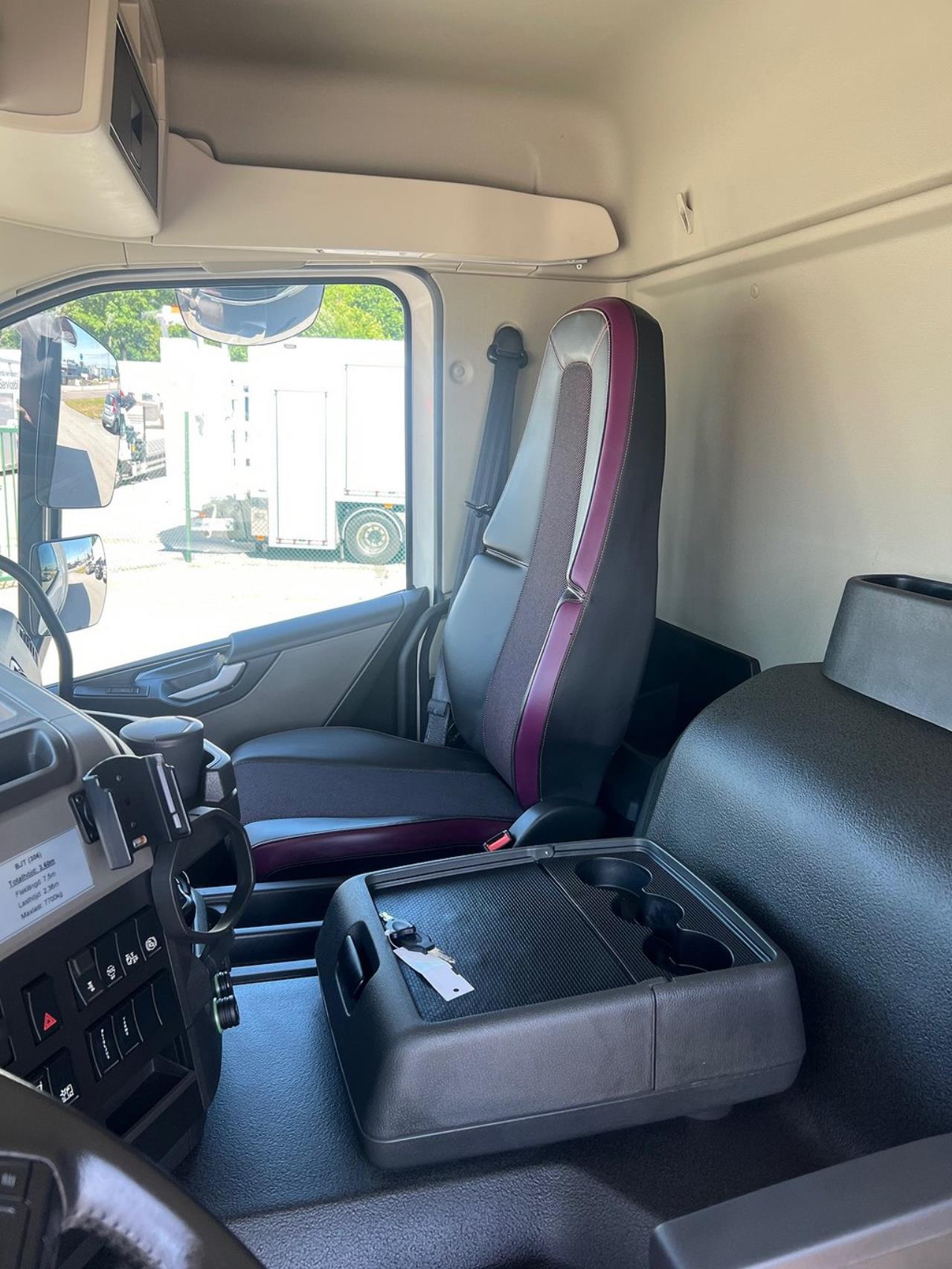 Volvo FM 330 4x2 Skåpbil Skåpsvärmare Euro 6 2021 - Skåp