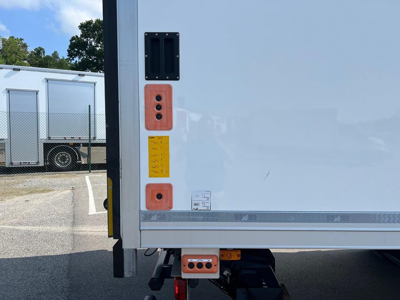 Volvo FL 210 4x2 Värmare i skåp, *4500 Mil*  Euro 6 2021 - Skåp