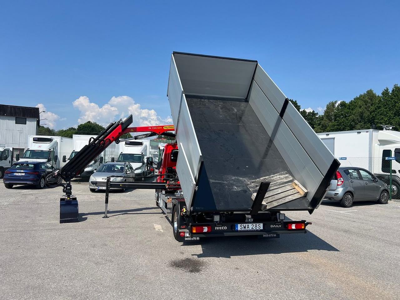 Iveco Daily 72C18 Tippbil / Kranbil Palfinger Kran & Skopa 2024 - Övrigt