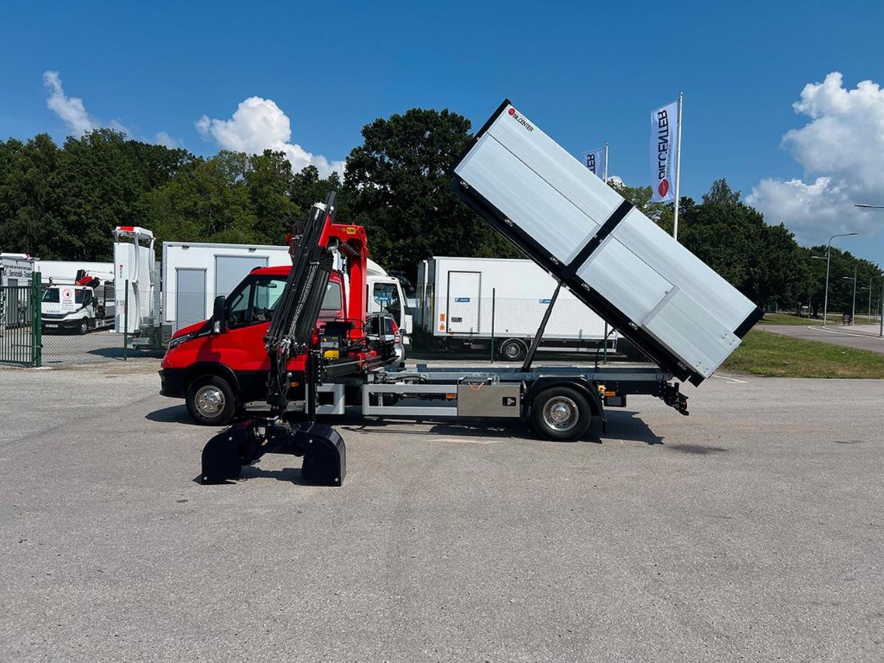 Iveco Daily 72C18 Tippbil / Kranbil Palfinger Kran & Skopa 2024 - Övrigt