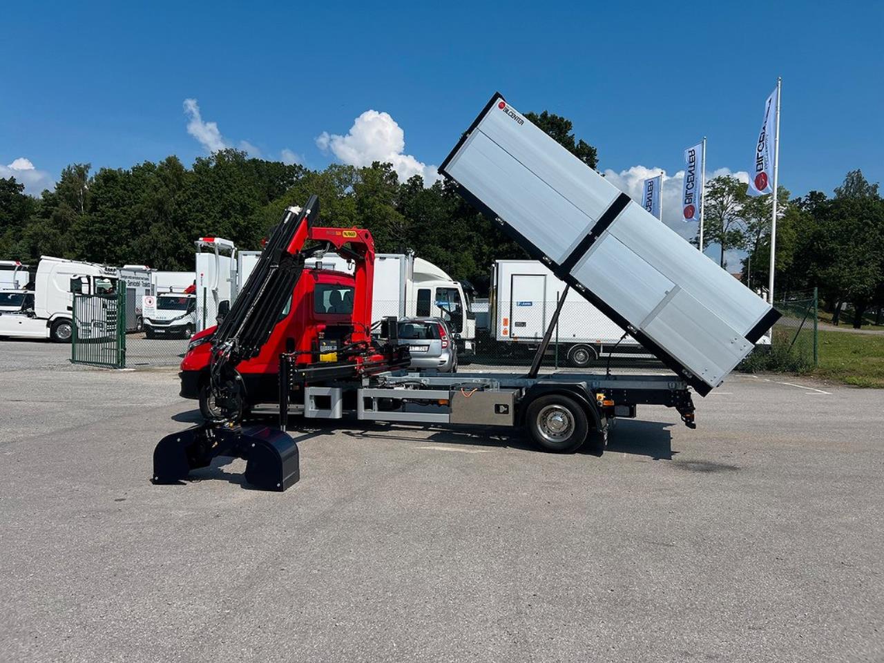 Iveco Daily 72C18 Tippbil / Kranbil Palfinger Kran & Skopa 2024 - Övrigt