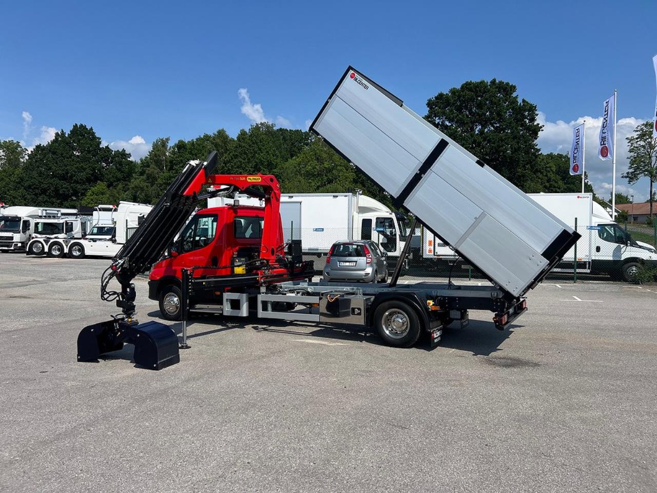Iveco Daily 72C18 Tippbil / Kranbil Palfinger Kran & Skopa 2024 - Övrigt