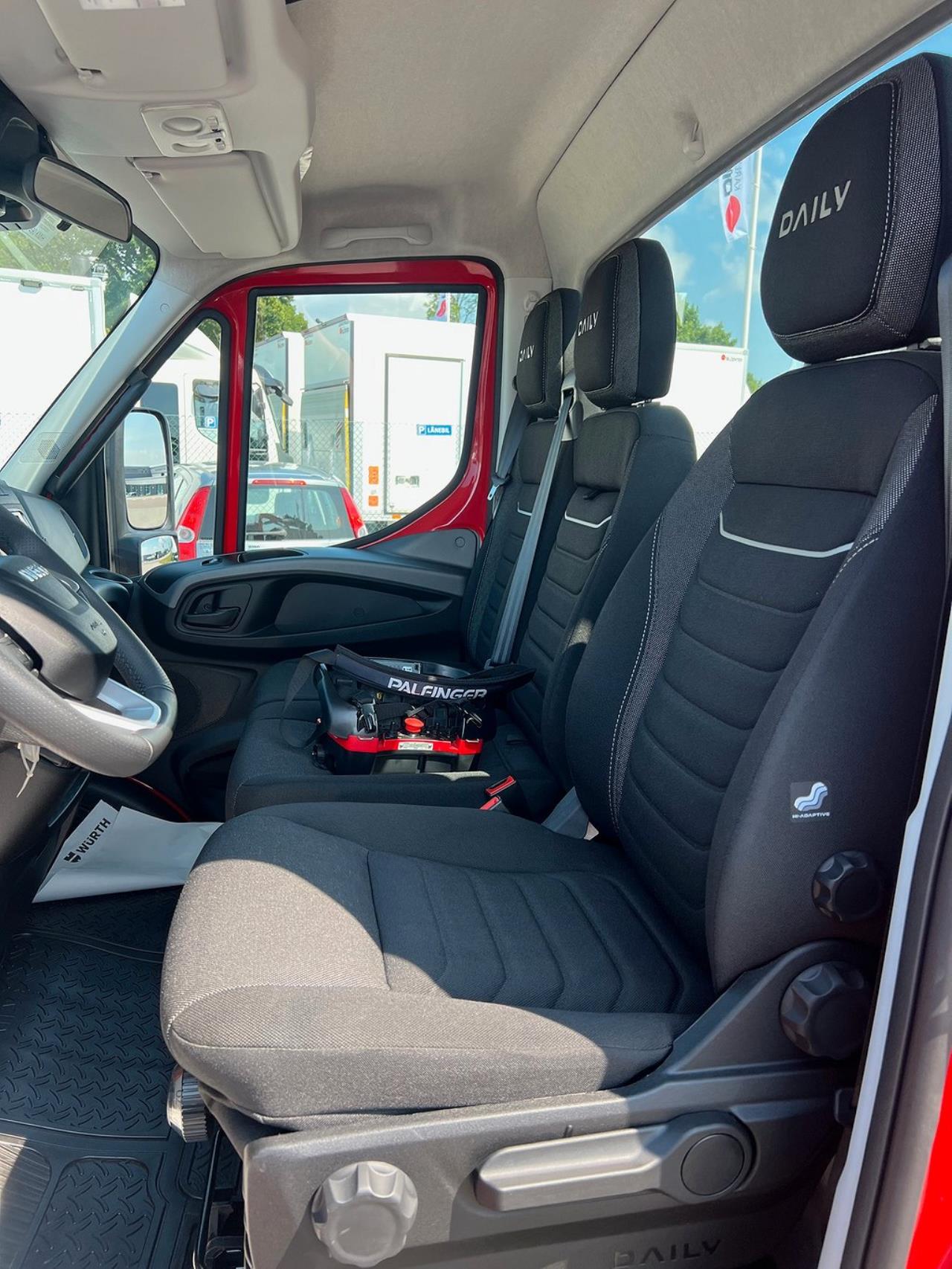 Iveco Daily 72C18 Tippbil / Kranbil Palfinger Kran & Skopa 2024 - Övrigt