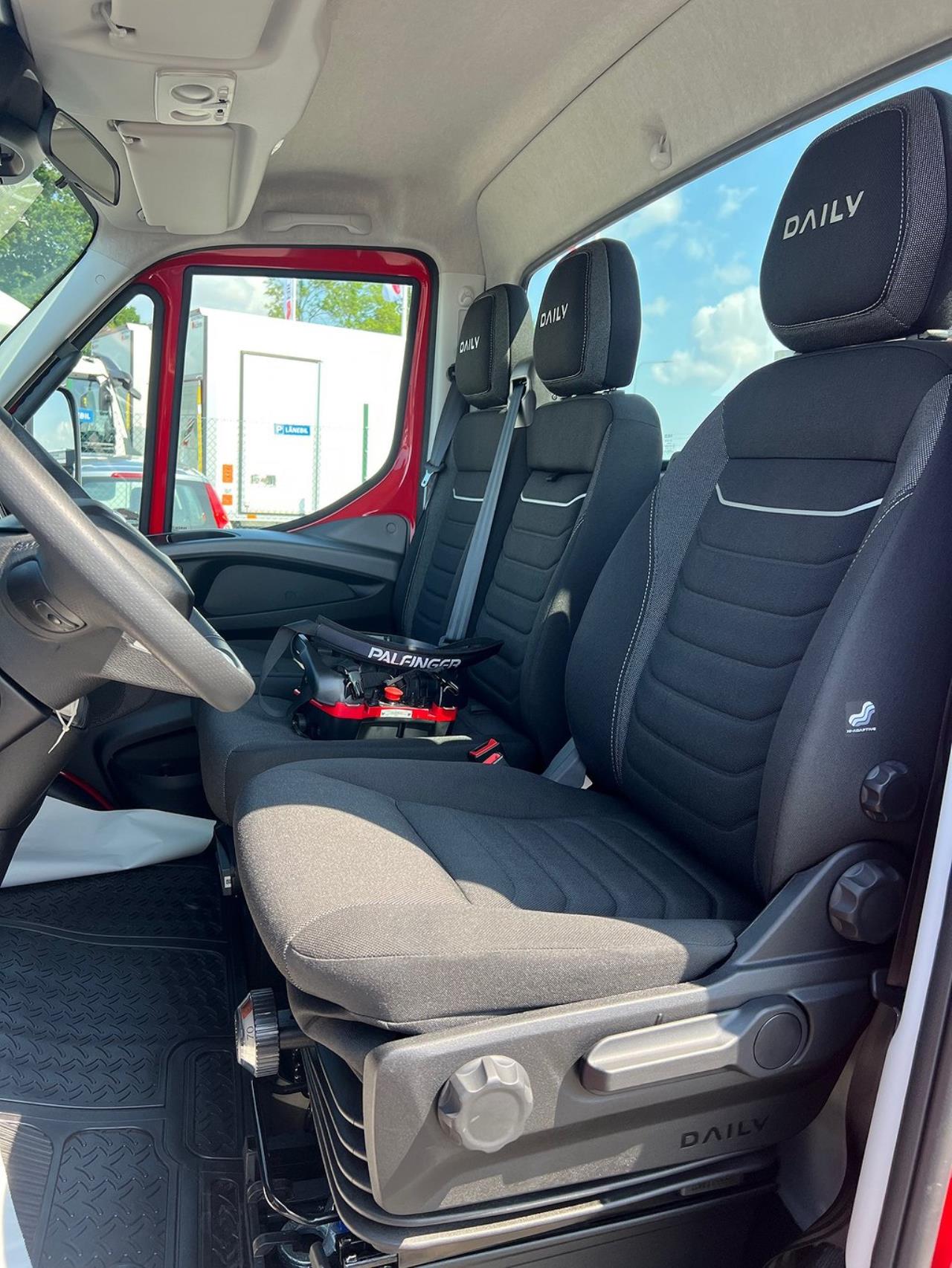 Iveco Daily 72C18 Tippbil / Kranbil Palfinger Kran & Skopa 2024 - Övrigt