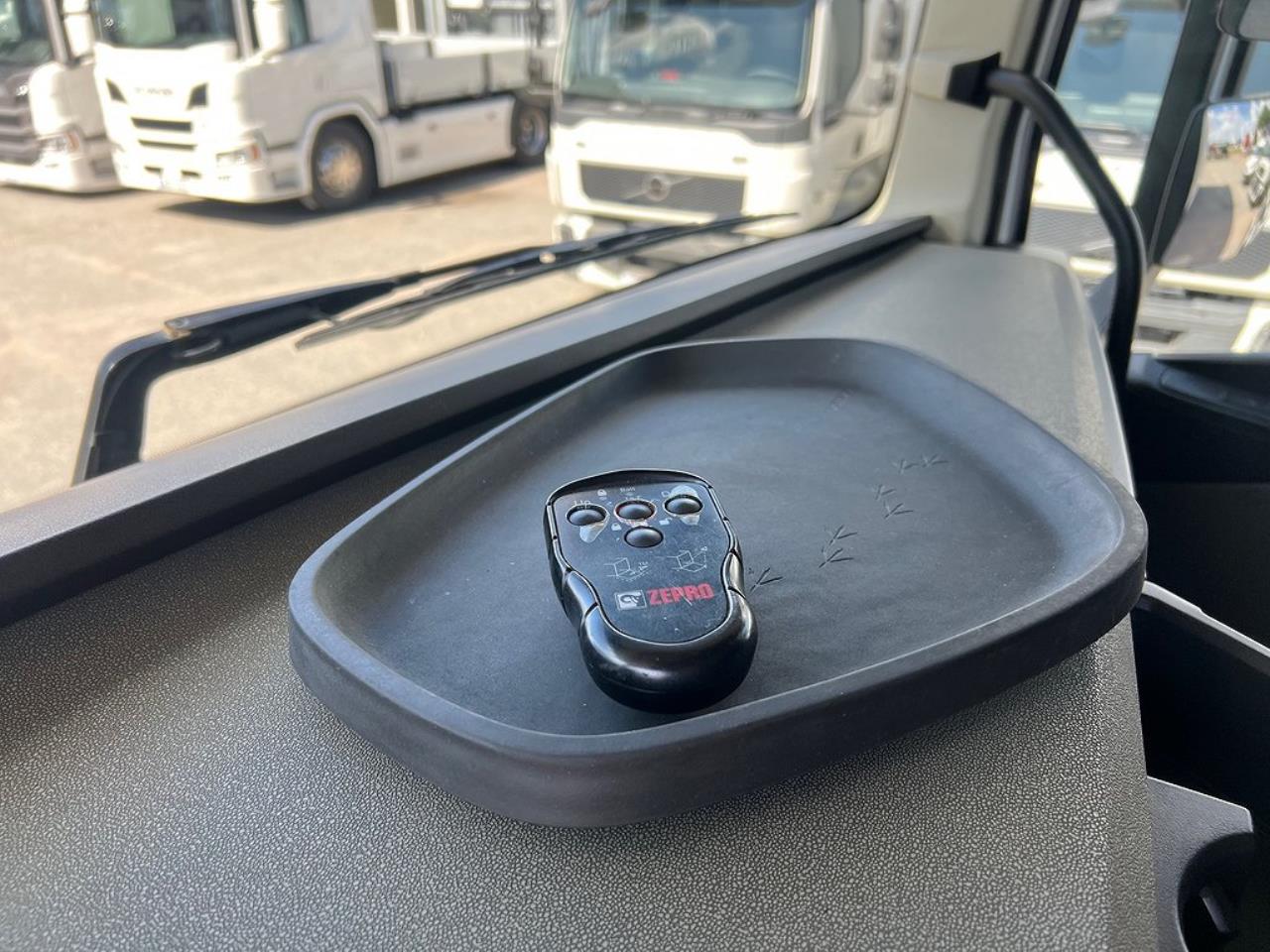 Volvo FH13 500 6x2*4 Skåpbil ÖBS I-Save I-See Skåpsvärmare  2021 - Skåp