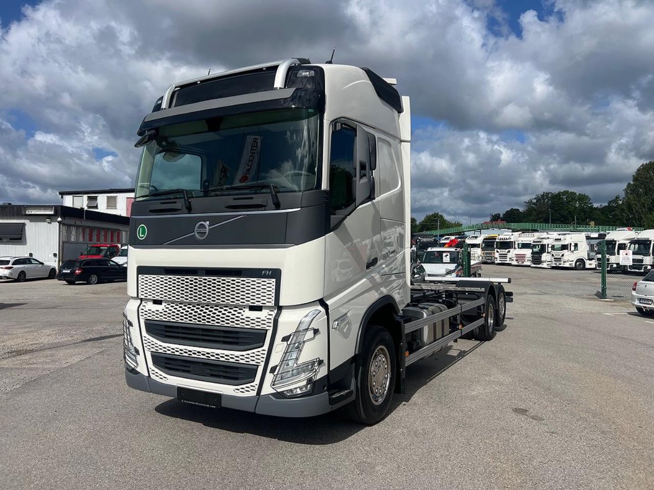 Volvo FH13 500 6x2*4 Skåpbil/Kylbil 23 pallars ?? 2024 - Skåp