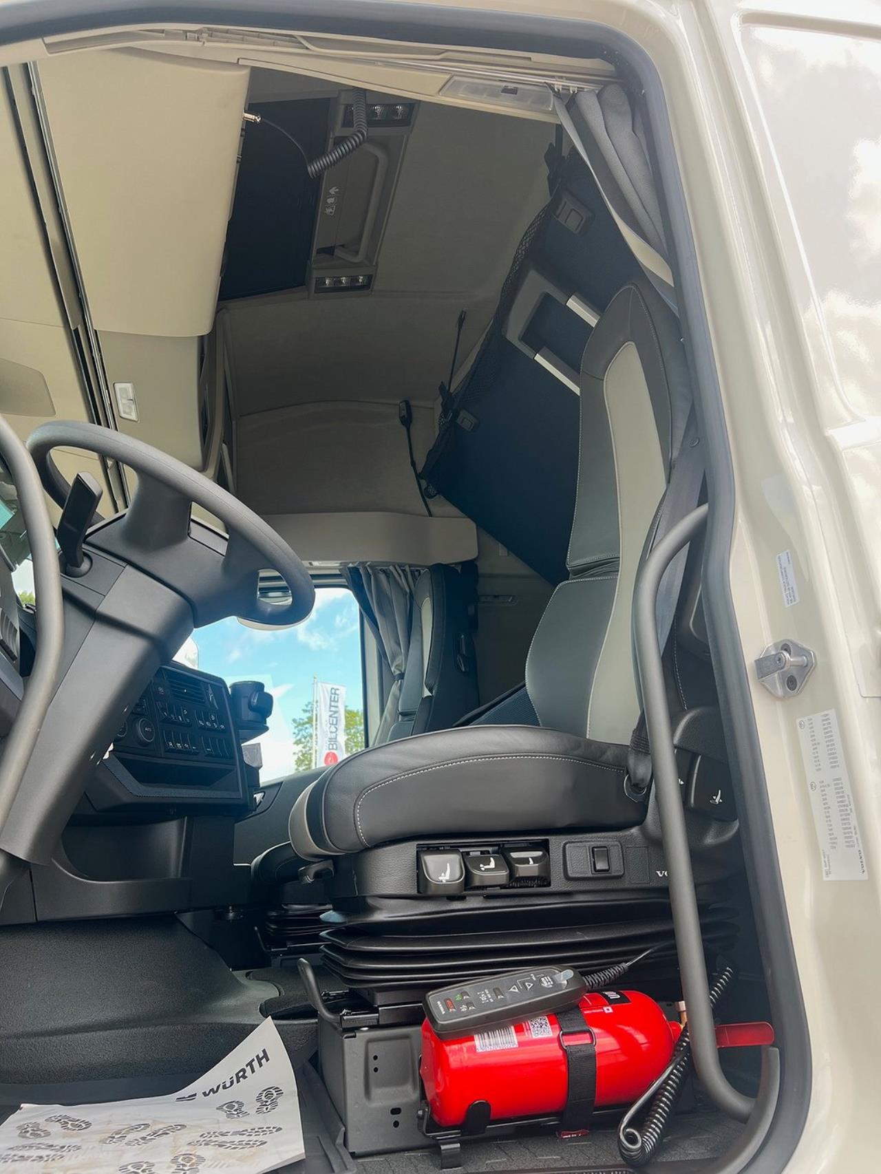 Volvo FH13 500 6x2*4 Skåpbil/Kylbil 23 pallars ?? 2024 - Skåp