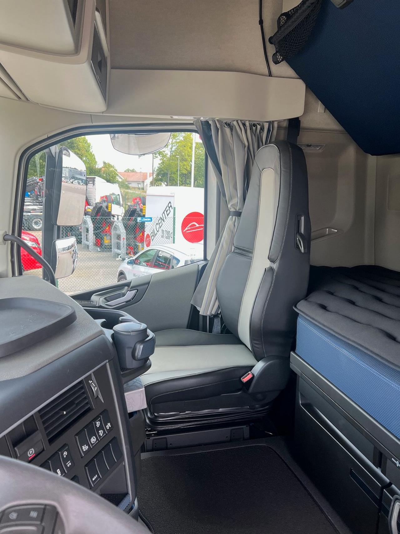 Volvo FH13 500 6x2*4 Skåpbil/Kylbil 23 pallars ?? 2024 - Skåp
