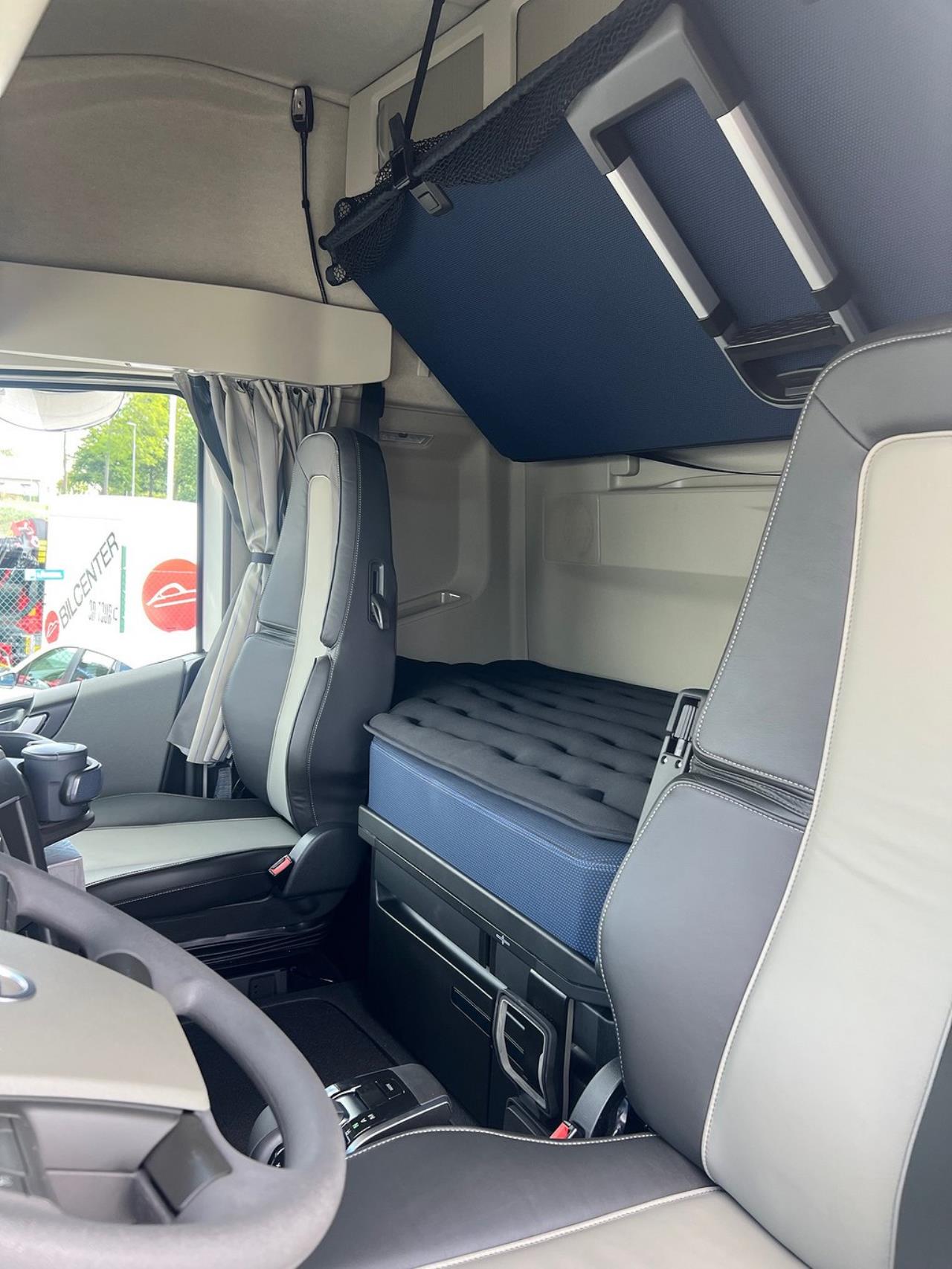 Volvo FH13 500 6x2*4 Skåpbil/Kylbil 23 pallars ?? 2024 - Skåp