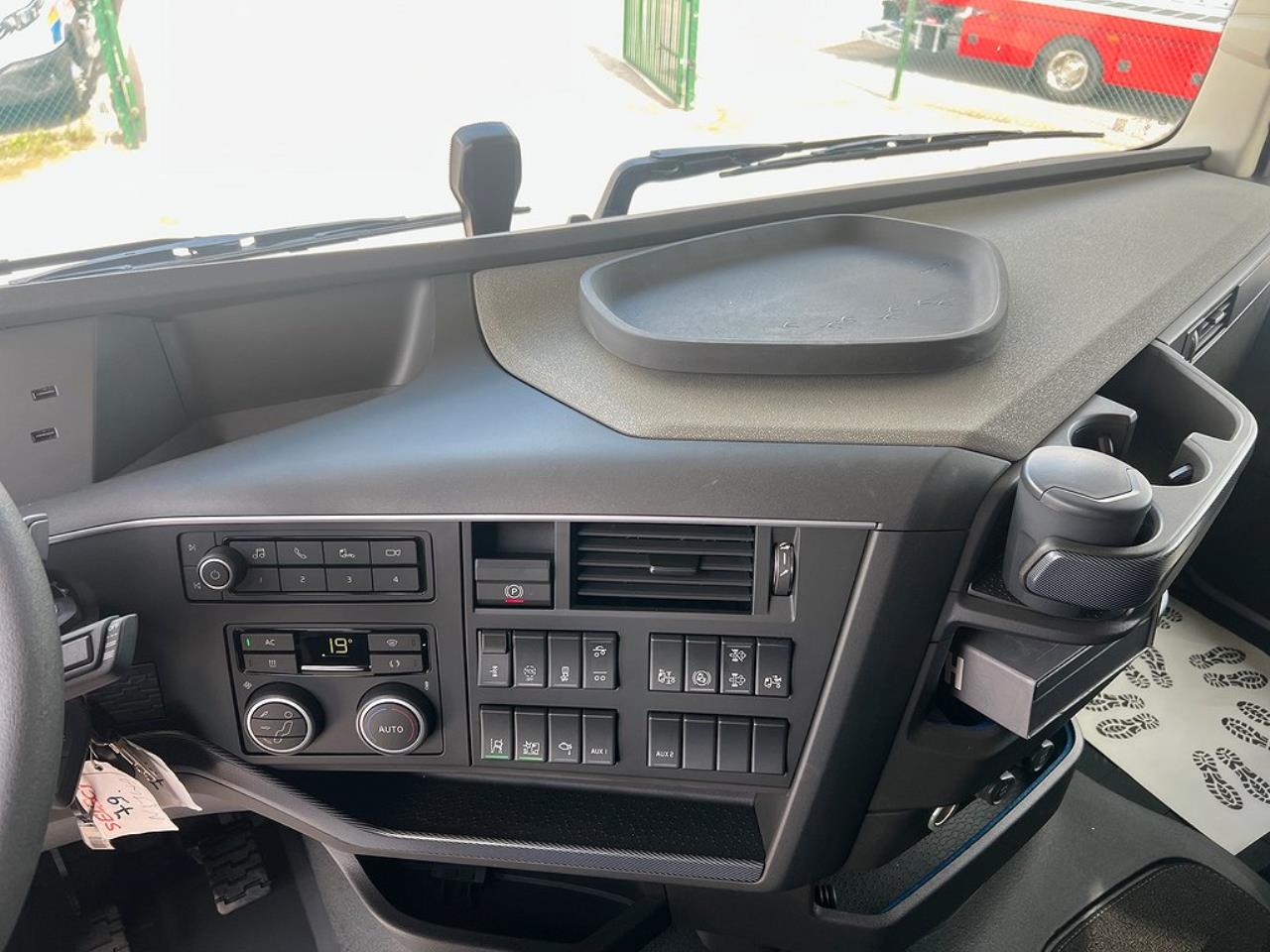 Volvo FH13 500 6x2*4 Skåpbil/Kylbil 23 pallars ?? 2024 - Skåp