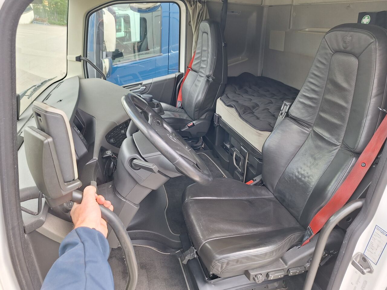 Volvo FH 6x2 Skåpbil 2021 - Skåp