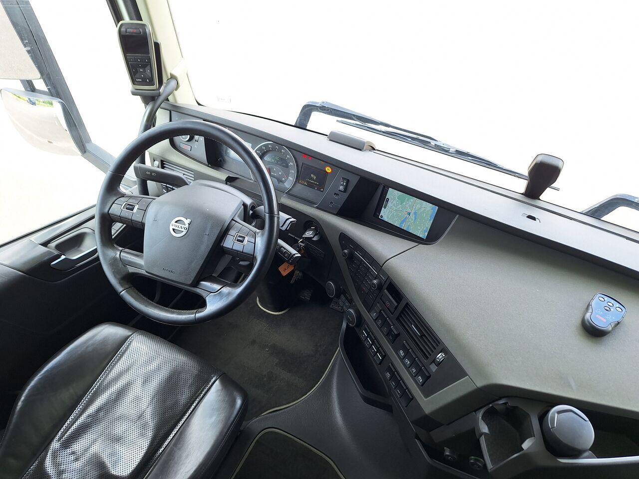 Volvo FH 6x2 Skåpbil 2021 - Skåp