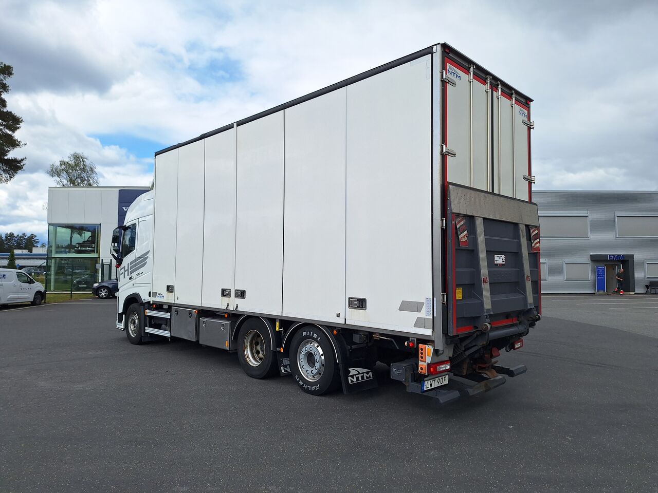 Volvo FH 6x2 Skåpbil 2021 - Skåp