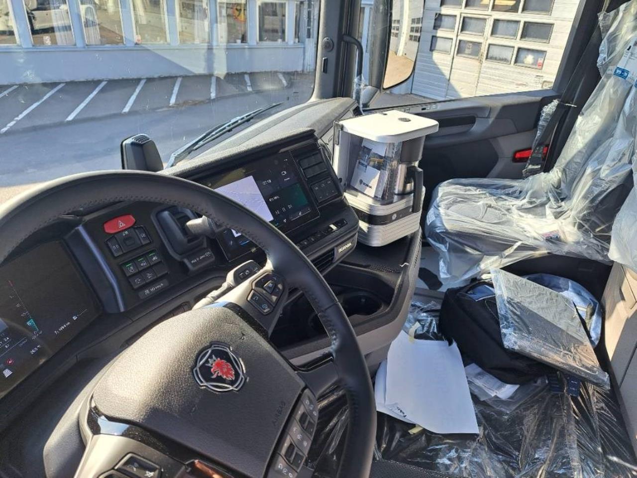 Scania R 560 6X2*4 HIAB 2025 - Krok/Lastväxlare