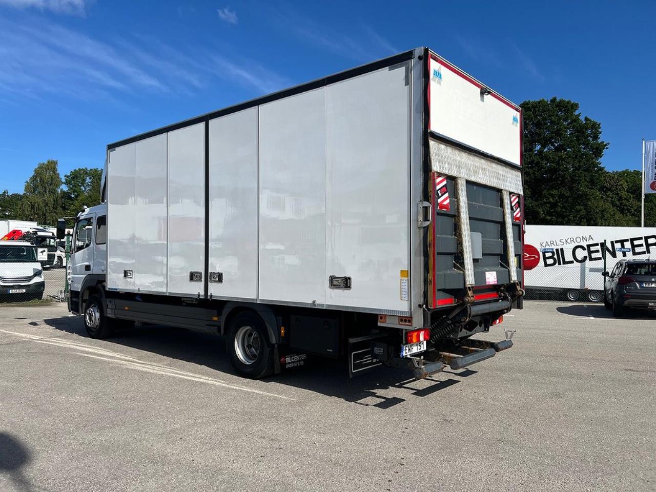Mercedes-Benz Atego 1524L 4x2 Sovhytt Skåpbil Öppningsbarsida 2015 - Skåp