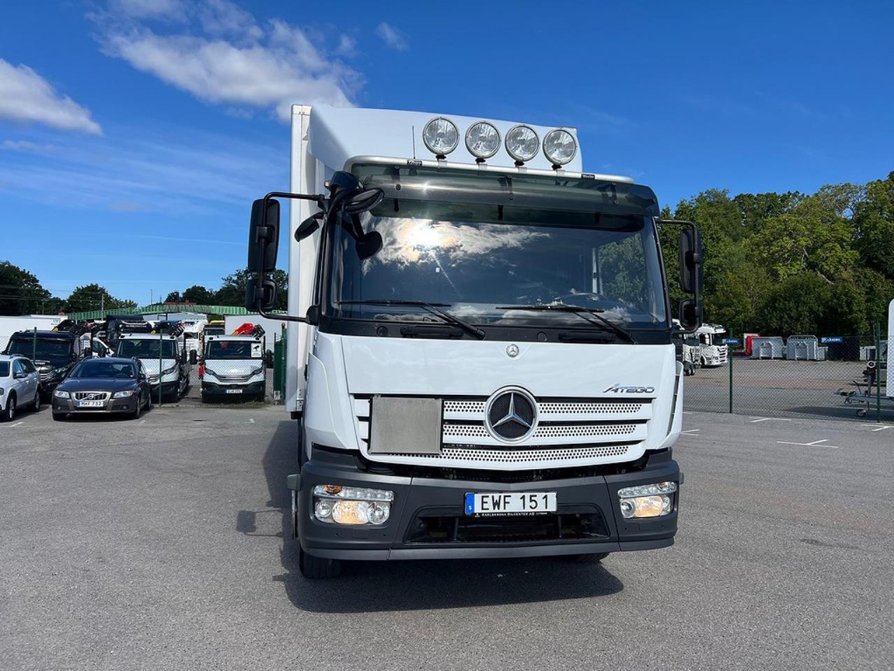 Mercedes-Benz Atego 1524L 4x2 Sovhytt Skåpbil Öppningsbarsida 2015 - Skåp