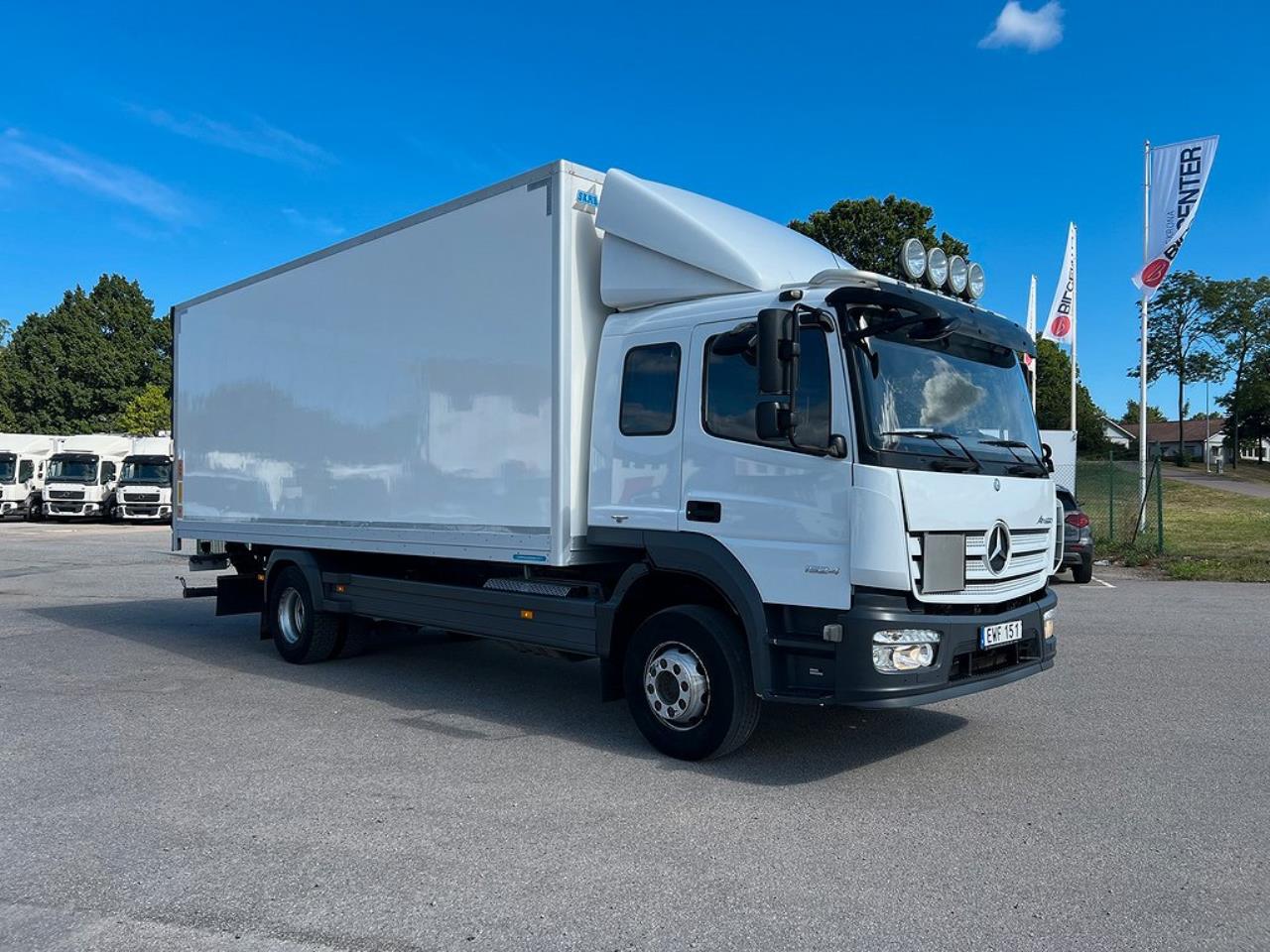 Mercedes-Benz Atego 1524L 4x2 Sovhytt Skåpbil Öppningsbarsida 2015 - Skåp