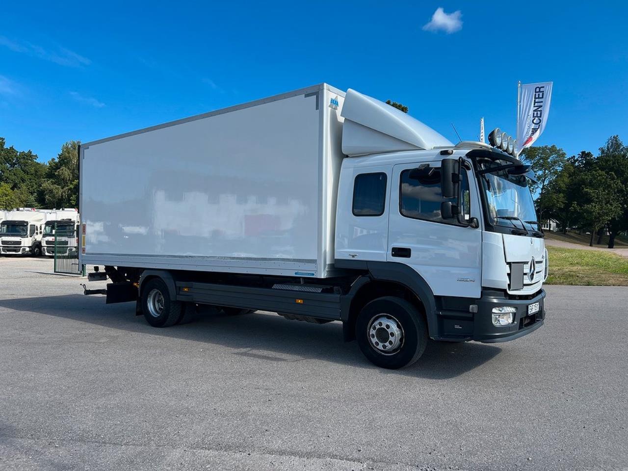 Mercedes-Benz Atego 1524L 4x2 Sovhytt Skåpbil Öppningsbarsida 2015 - Skåp