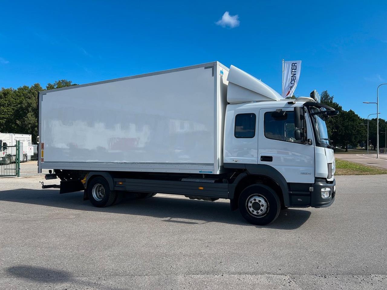 Mercedes-Benz Atego 1524L 4x2 Sovhytt Skåpbil Öppningsbarsida 2015 - Skåp