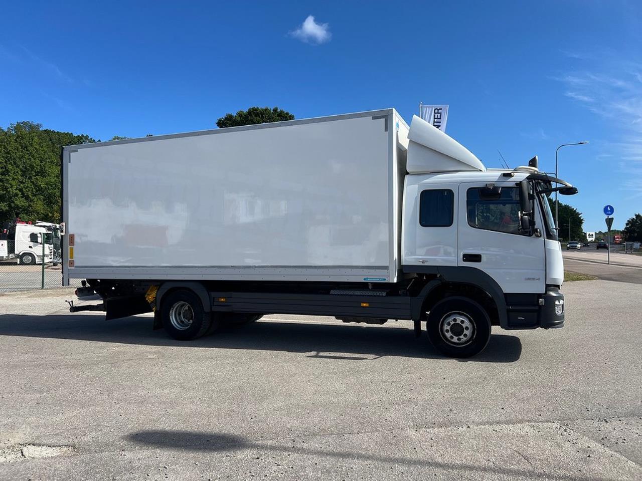 Mercedes-Benz Atego 1524L 4x2 Sovhytt Skåpbil Öppningsbarsida 2015 - Skåp